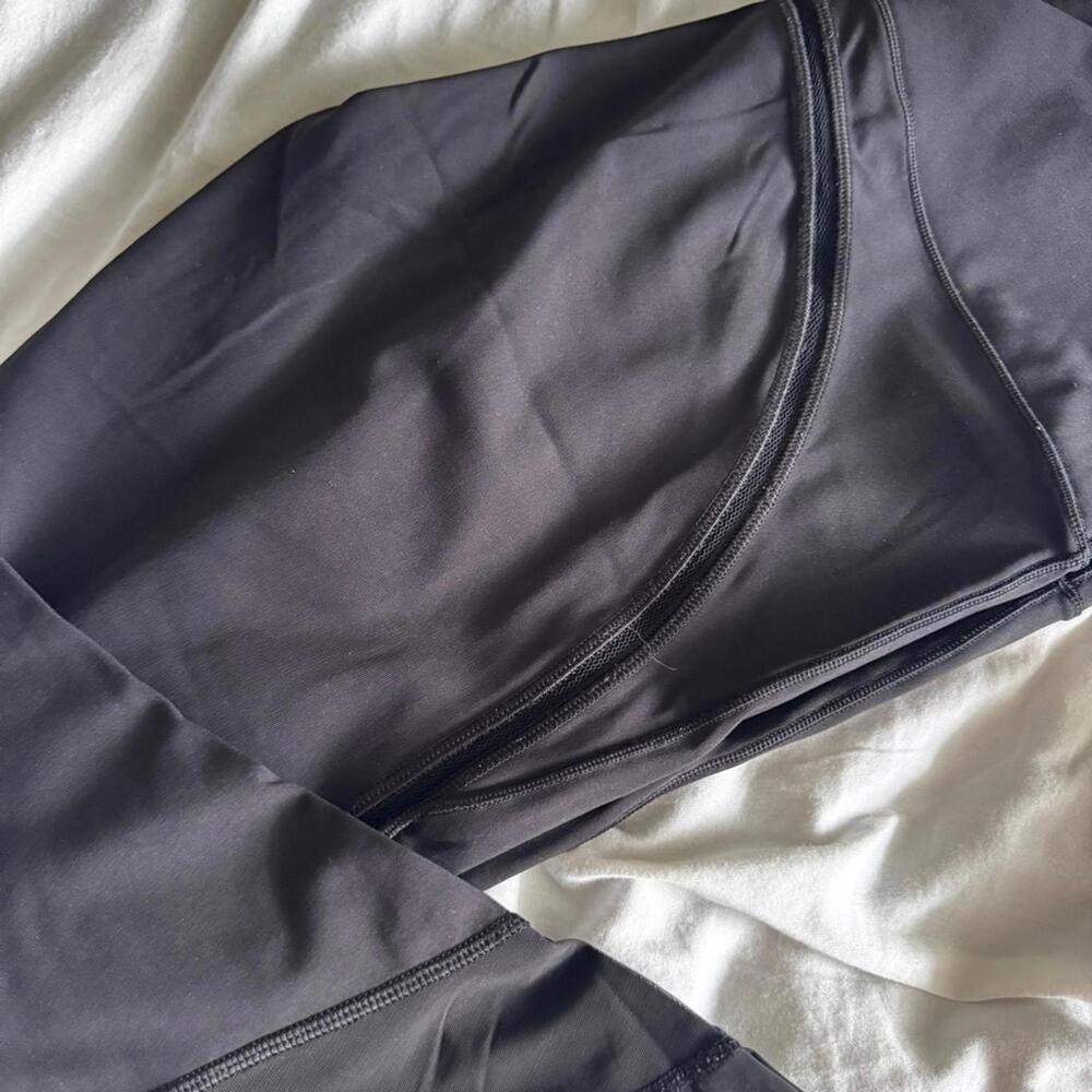 1 Lululemon Fresh In Mesh Tight (25") - Black - Picture 6 of 9